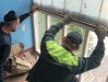Разбитые стекла в подъездах коломенских домов меняют на новые