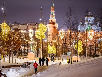 Парковки в Москве в новогодние праздники частично будут бесплатными