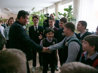 Глава Коломны посетил школу № 30 и детский сад «Матрешка»