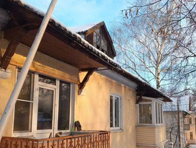 Крыши домов в Коломне чистят после каждого снегопада