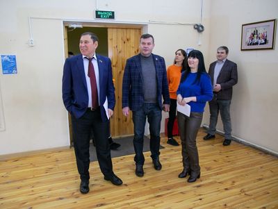 Депутат Мособлдумы и глава округа осмотрели спорткомплекс в Коломне