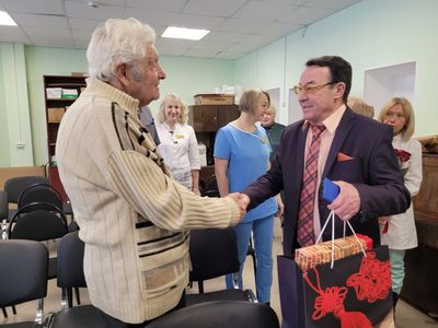 «Добрый доктор» Коломенской больницы отметил 90-летний юбилей