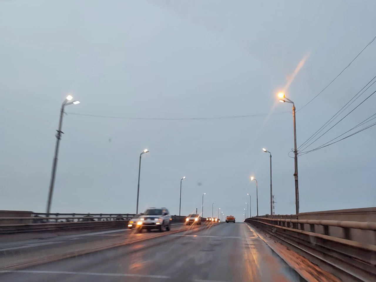 На Щуровском мосту наконец восстановили освещение