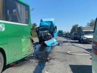 Два грузовика и пассажирский автобус столкнулись под Коломной