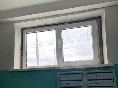 Новые окна устанавливают в подъездах коломенских домов