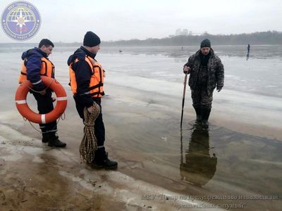 Места массового выхода рыбаков на лед в Коломне проверяют спасатели